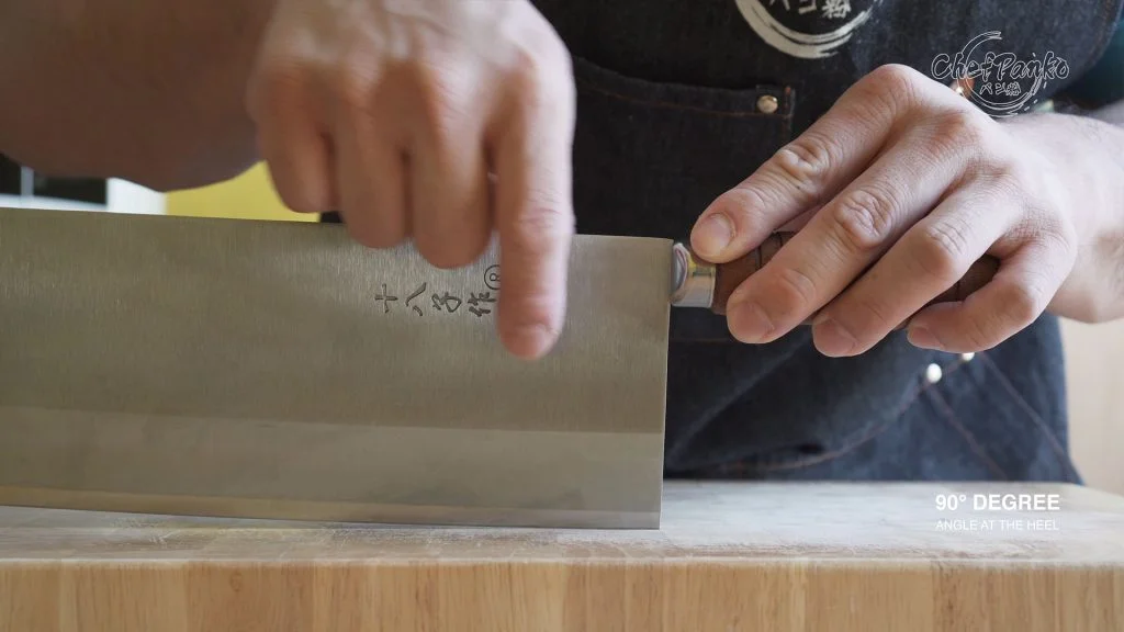 Shi Ba Zi 90-degree angle at the heel