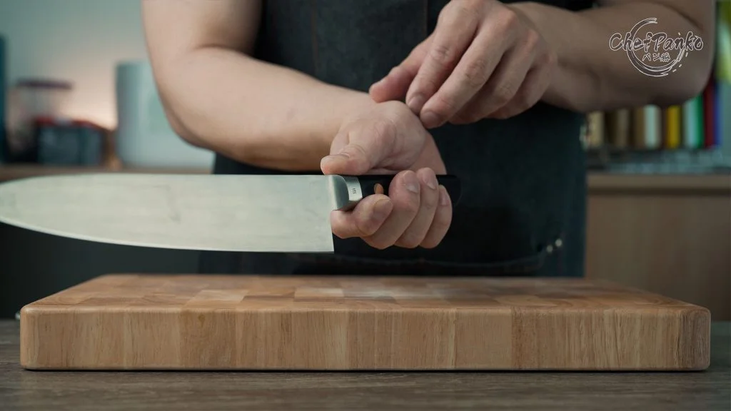 How to hold your Chef's Knife Knife Gripping Styles ChefPanko